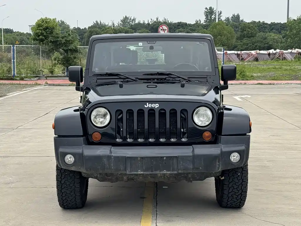 Jeep Wrangler 2010 — фото 2