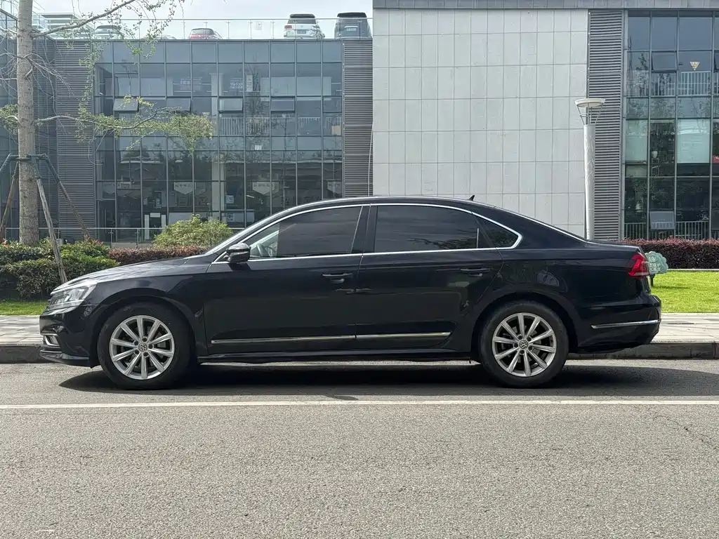 Volkswagen Passat 2018 — фото 4