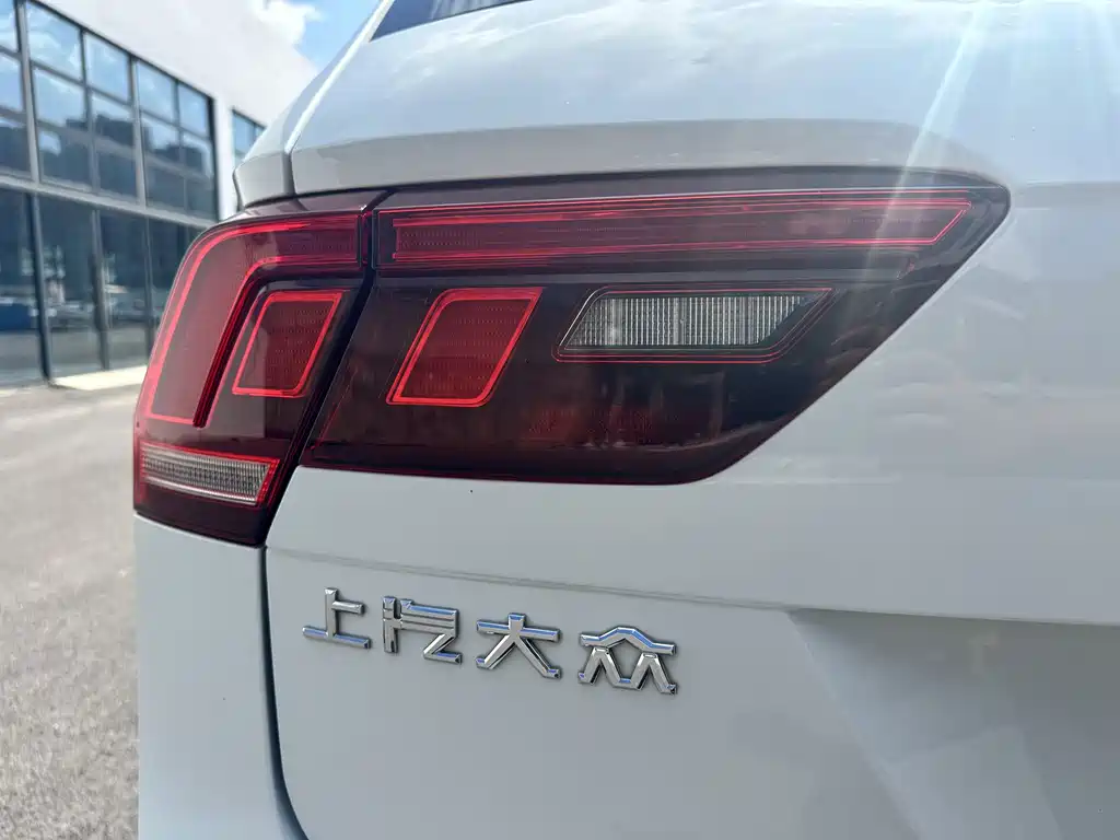 Volkswagen Tiguan L 2023 — фото 12