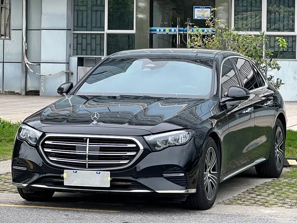Mercedes-Benz E-Class 2025 — фото 1