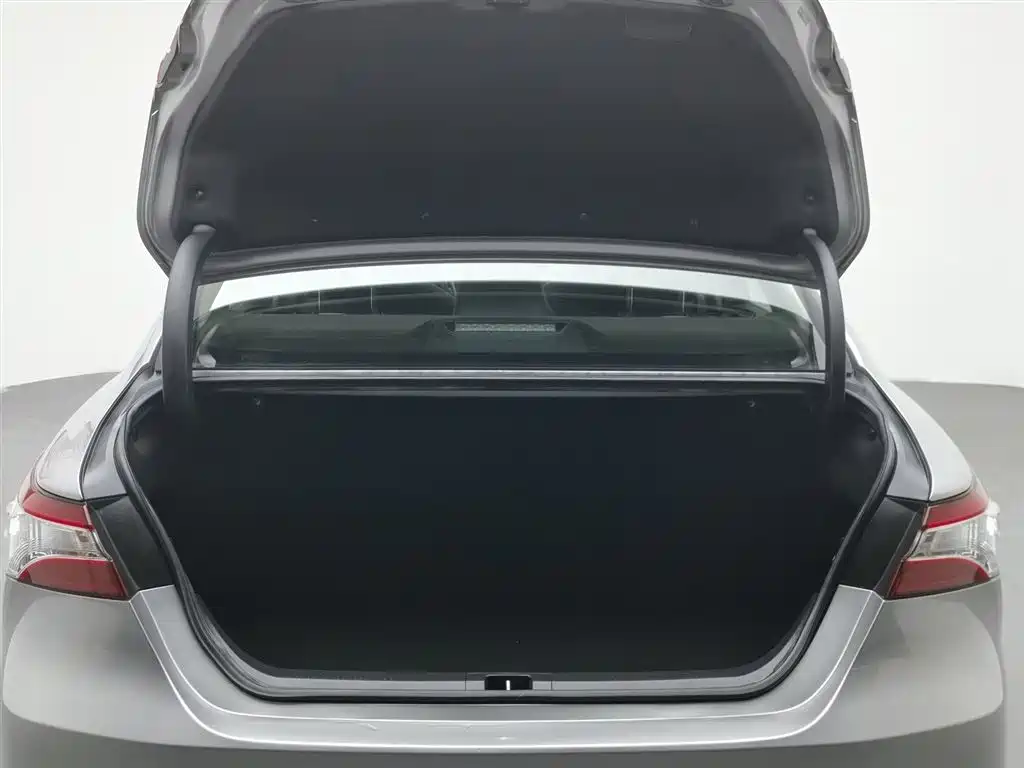 Toyota Camry 2022 — фото 16