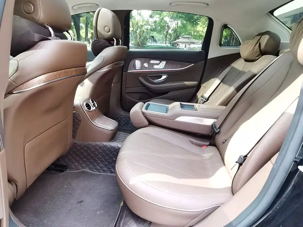 Mercedes-Benz E-Class 2023 — фото 14