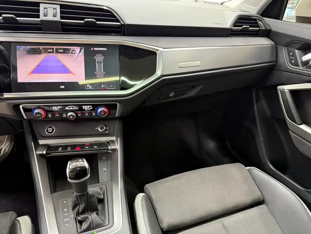 Audi Q3 2023 — фото 12