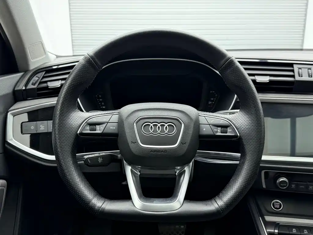 Audi Q3 2021 — фото 10
