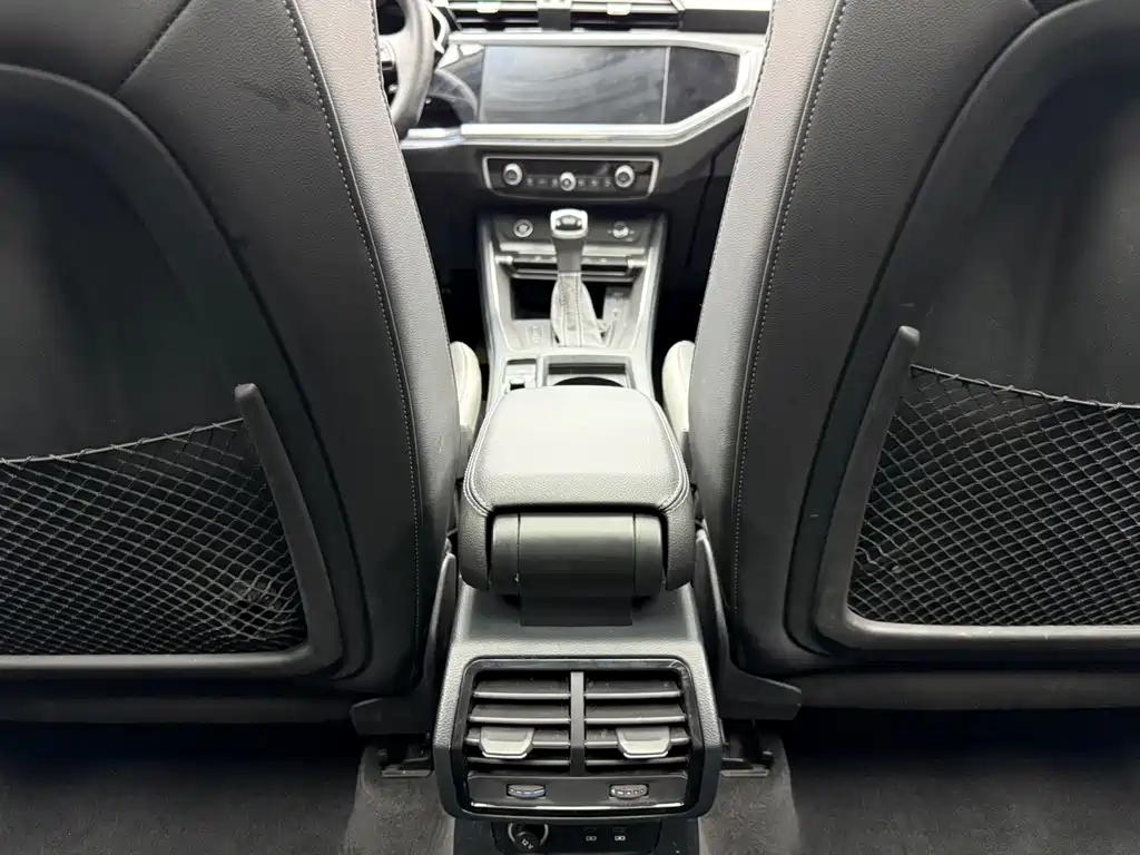 Audi Q3 2021 — фото 19