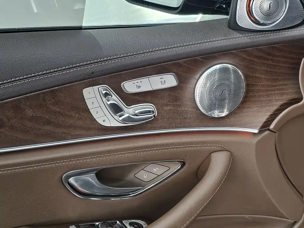 Mercedes-Benz E-Class 2019 — фото 12
