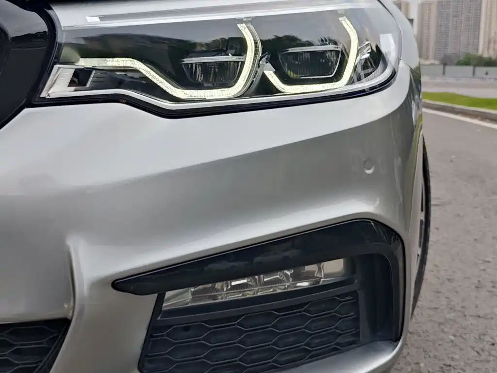 BMW 5 Series 2018 — фото 10