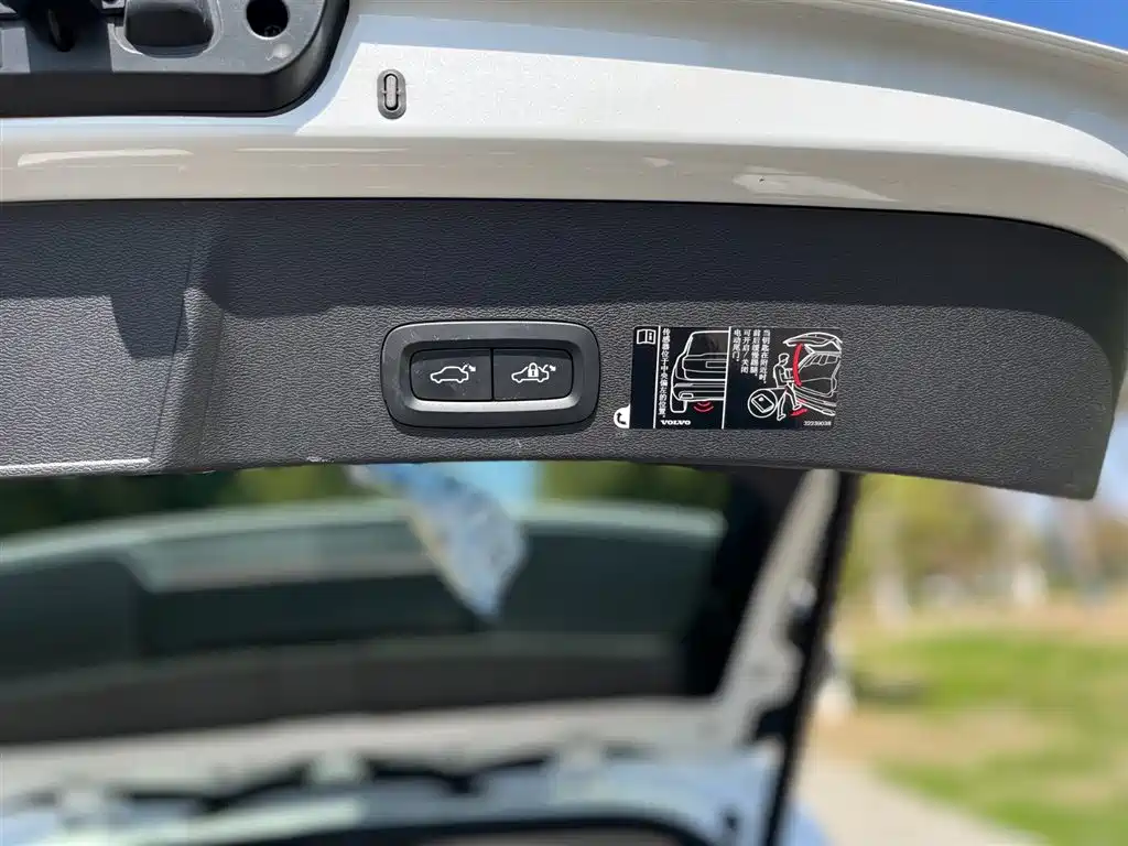 Volvo XC40 2019 — фото 10