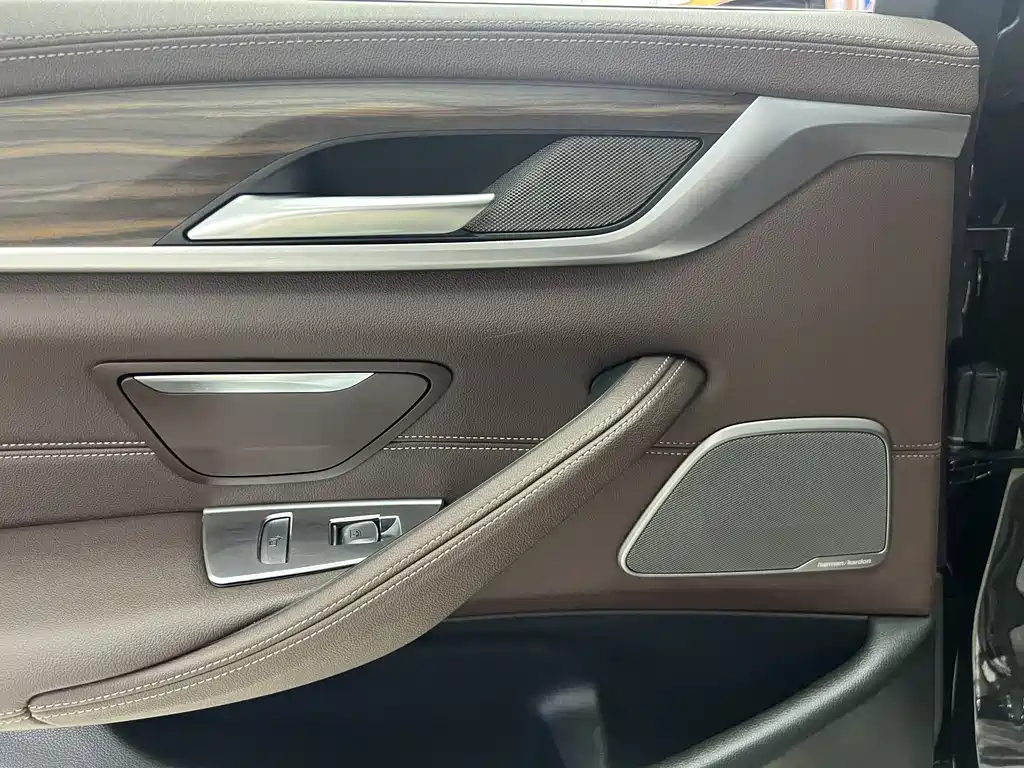 BMW 5 Series 2022 — фото 13