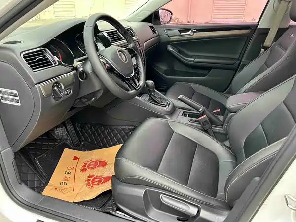 Volkswagen Sagitar 2016
