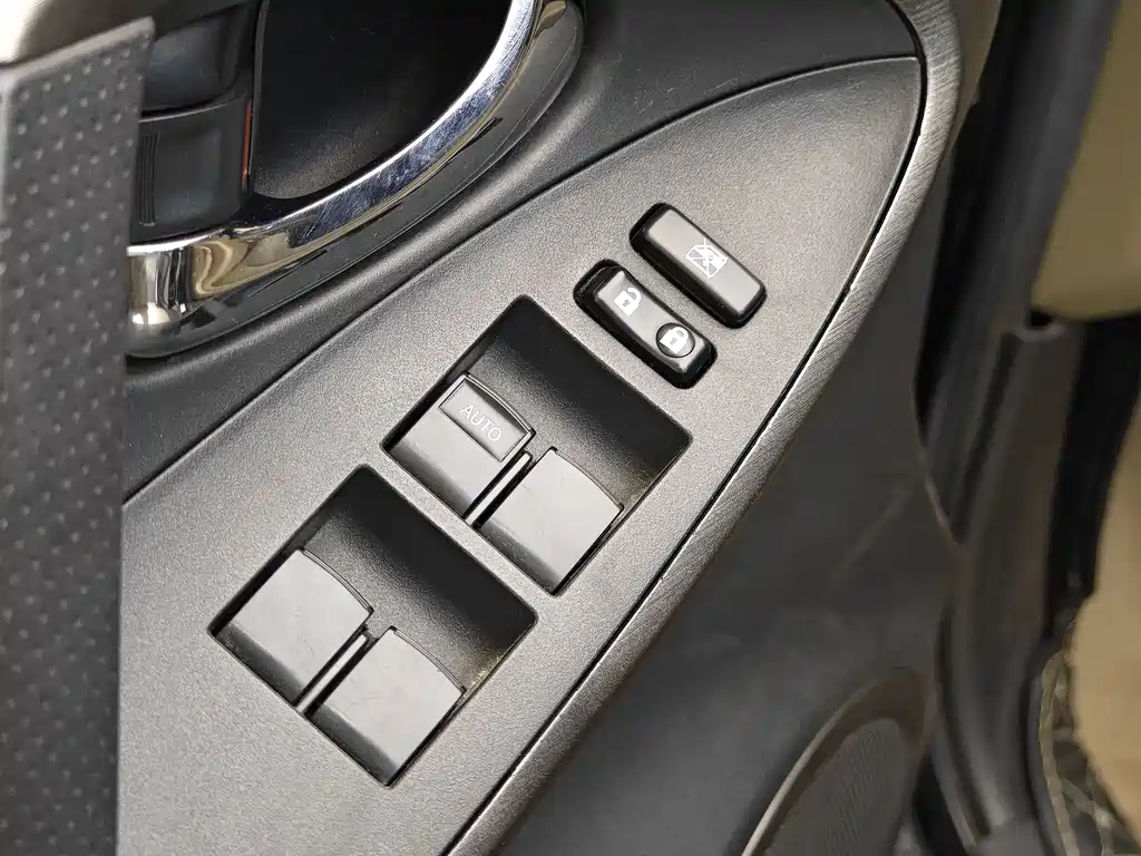 Toyota RAV4 2012 — фото 10