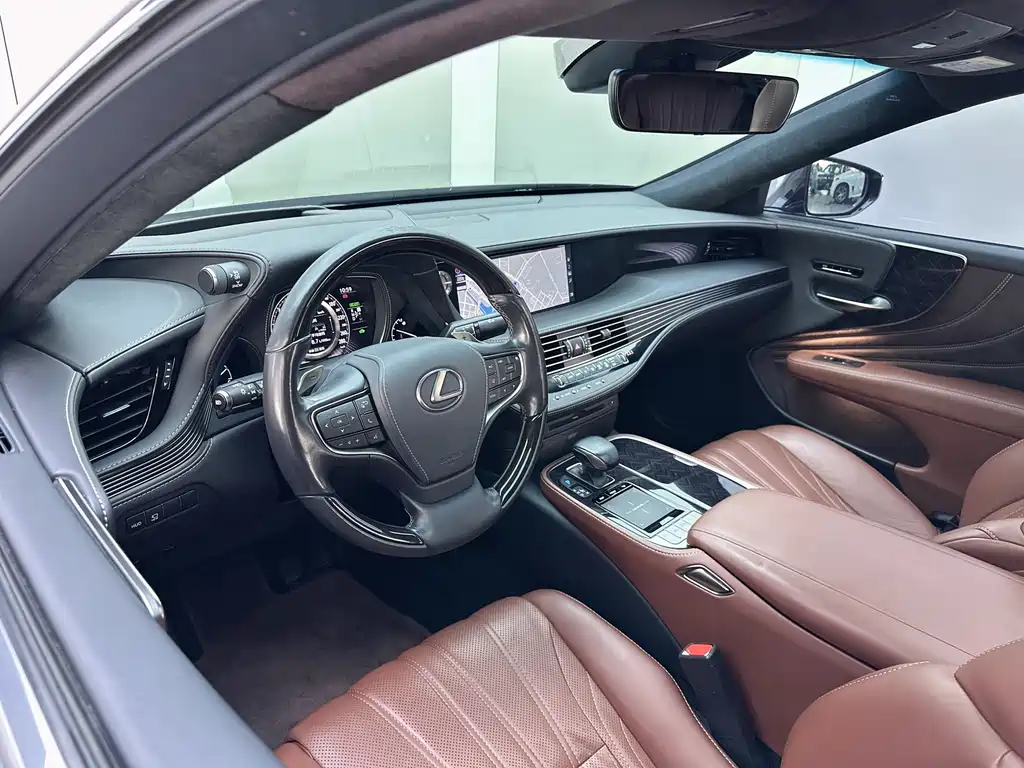 Lexus LS 2019 — фото 16