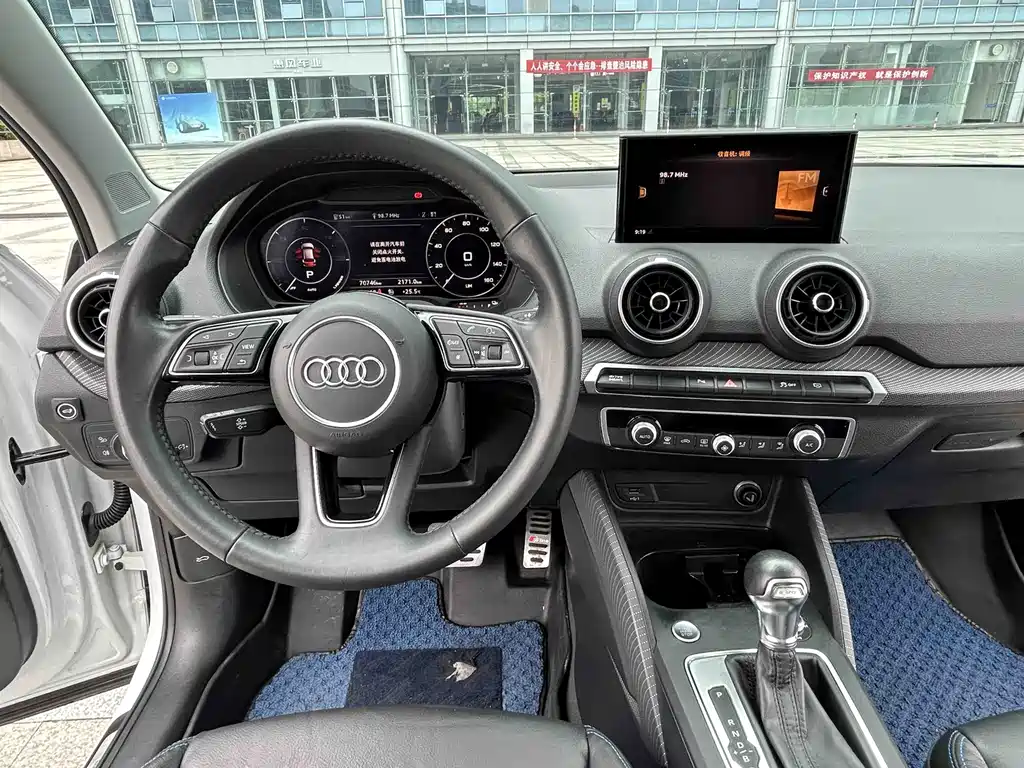 Audi Q2L E-Tron 2021