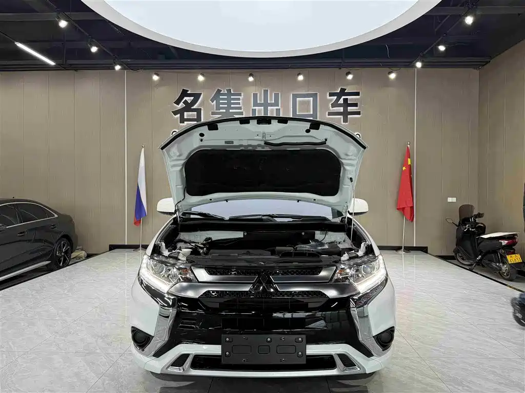 Mitsubishi Outlander 2022 — фото 12