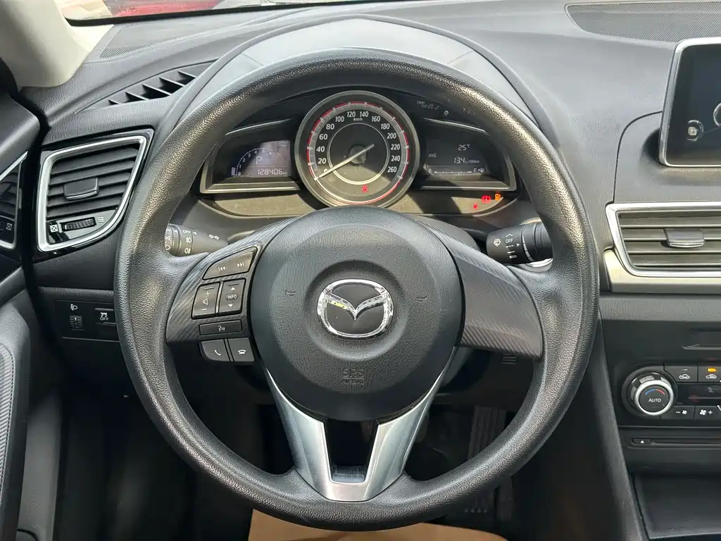 Mazda 3 Axela 2015 — фото 6