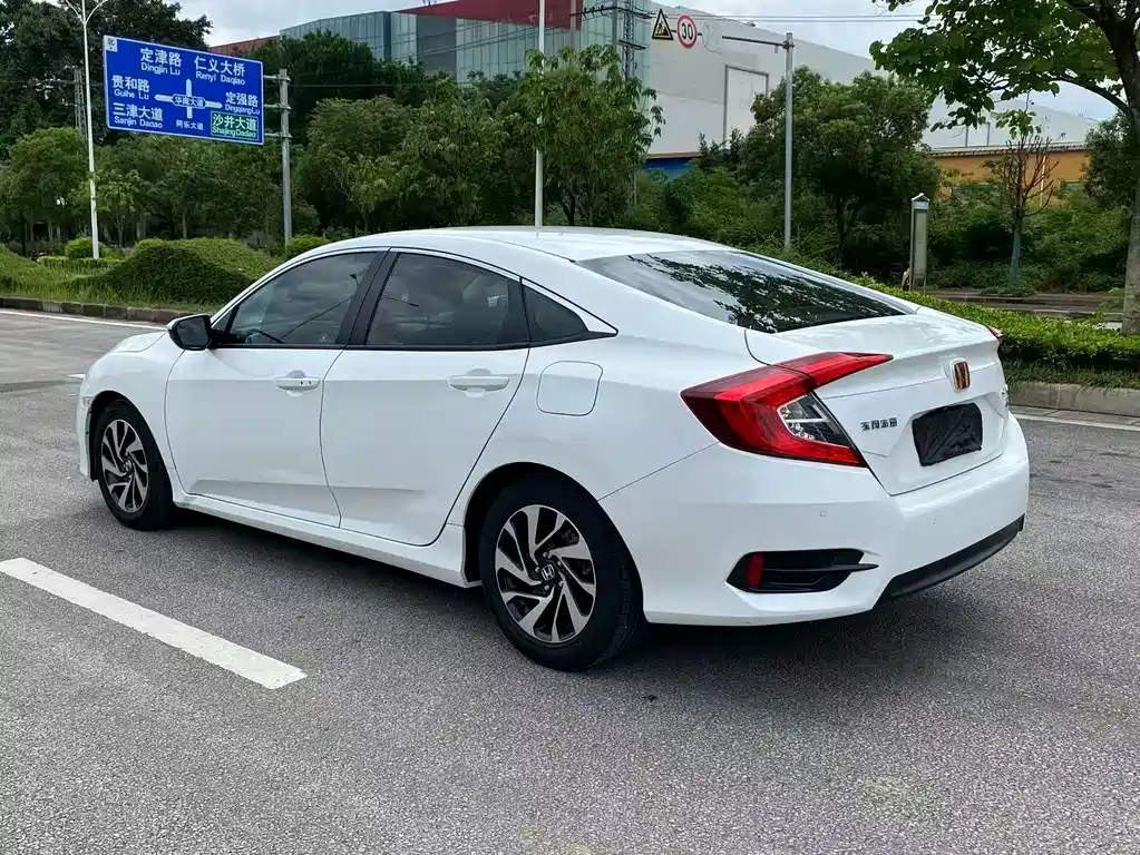 Honda Civic 2016 — фото 9
