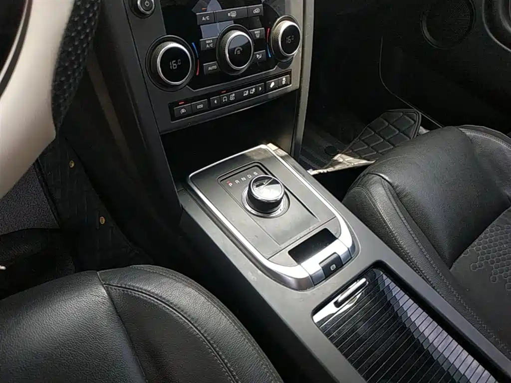 Land Rover Discovery Sport 2017 — фото 14