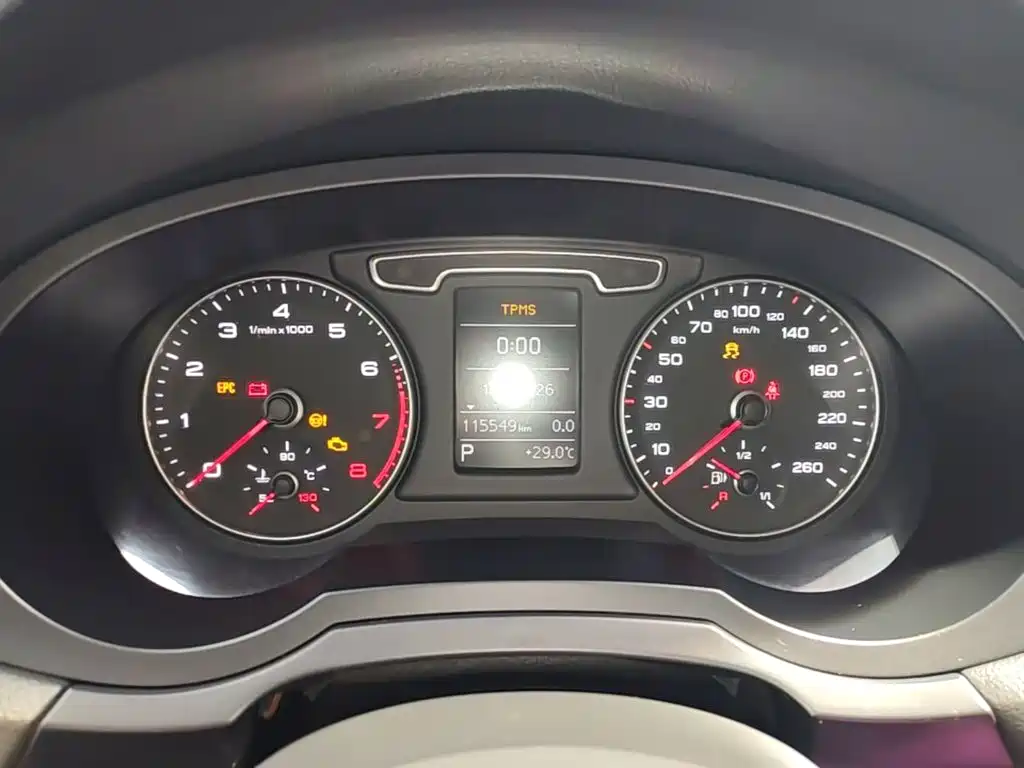 Audi Q3 2015 — фото 12