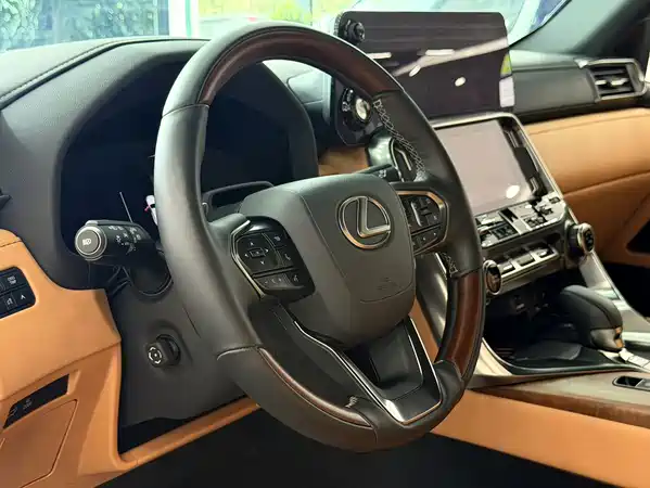 Lexus LX 2025