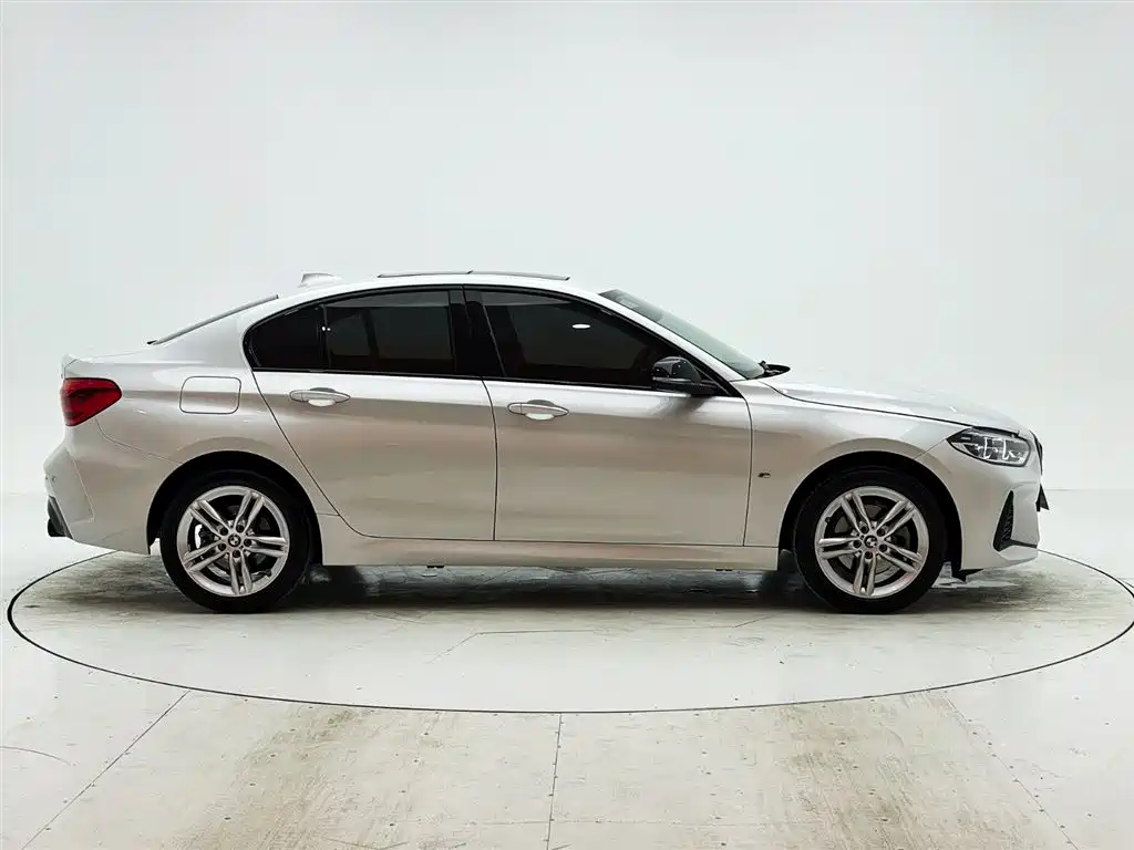 BMW 1 Series 2021 — фото 9