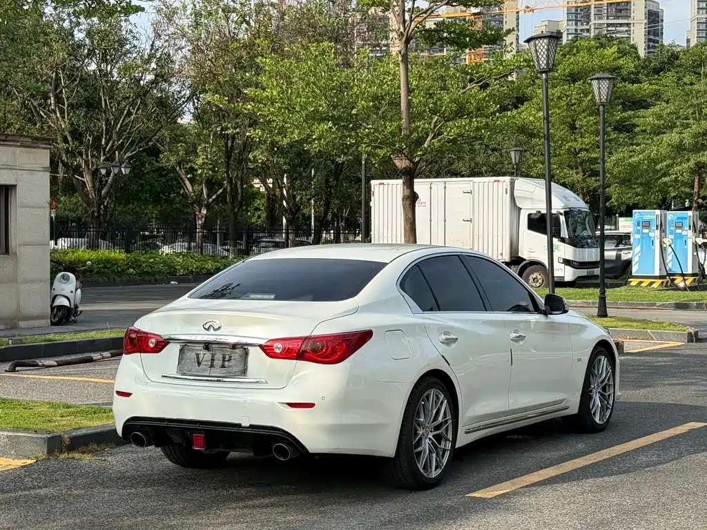 Infiniti Q50L 2015 — фото 12
