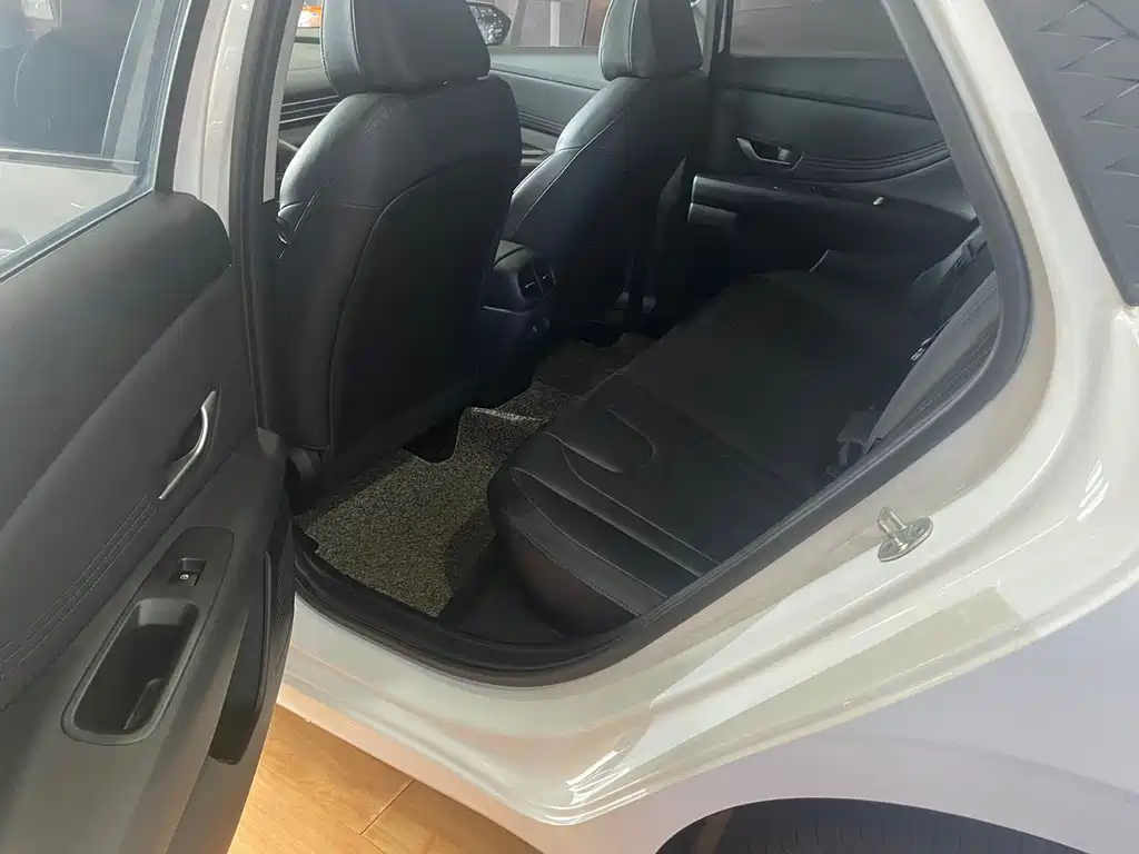 Hyundai Elantra 2023