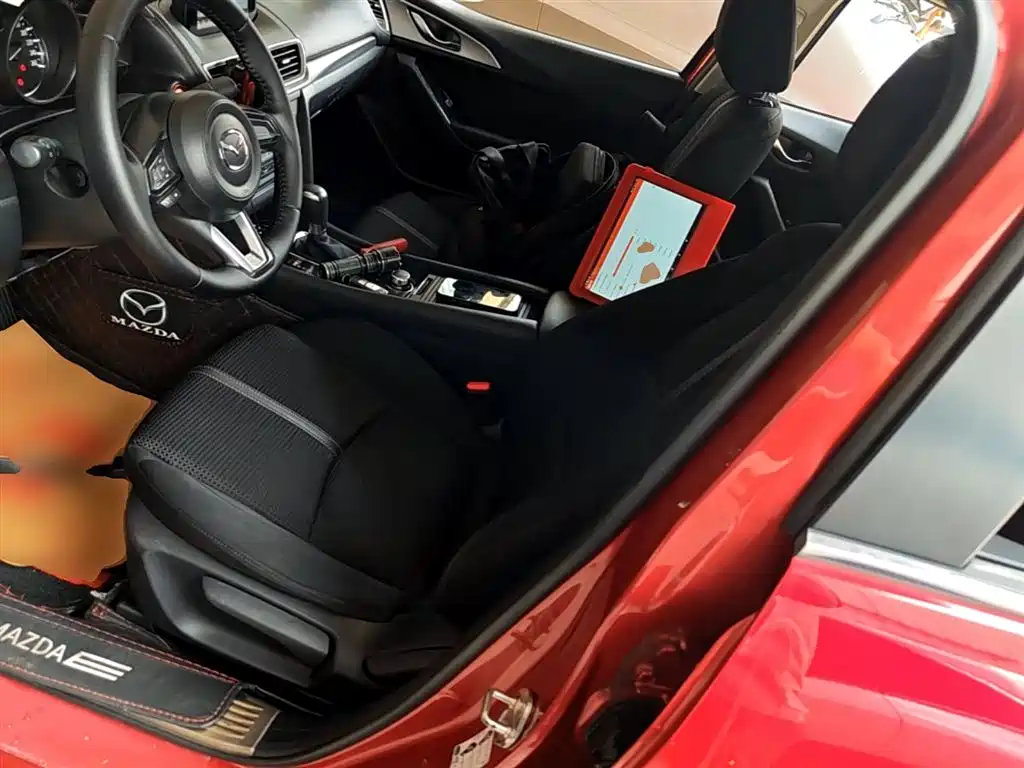 Mazda 3 Axela 2018 — фото 15