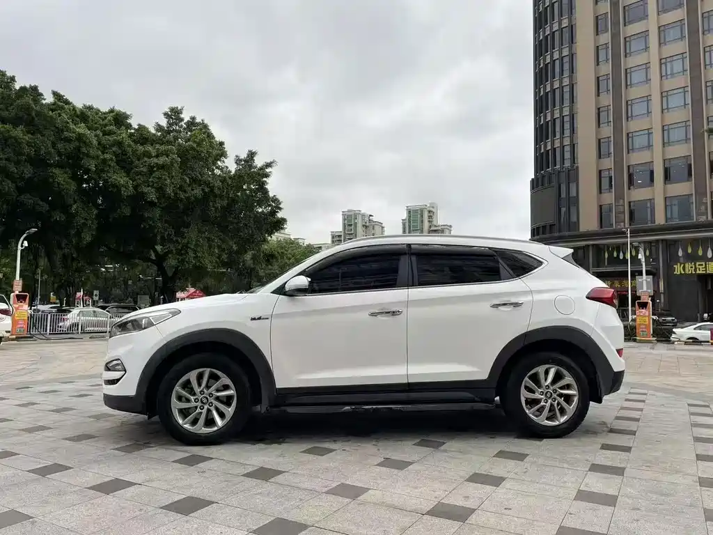 Hyundai Tucson 2016 — фото 11