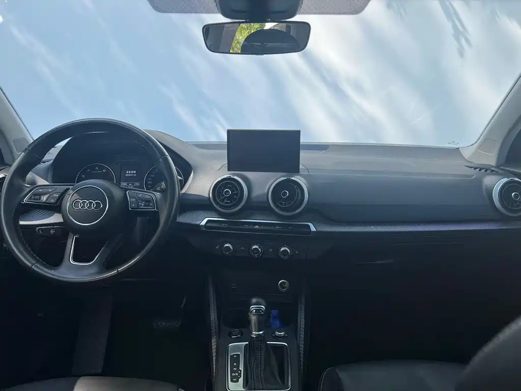 Audi Q2L 2023
