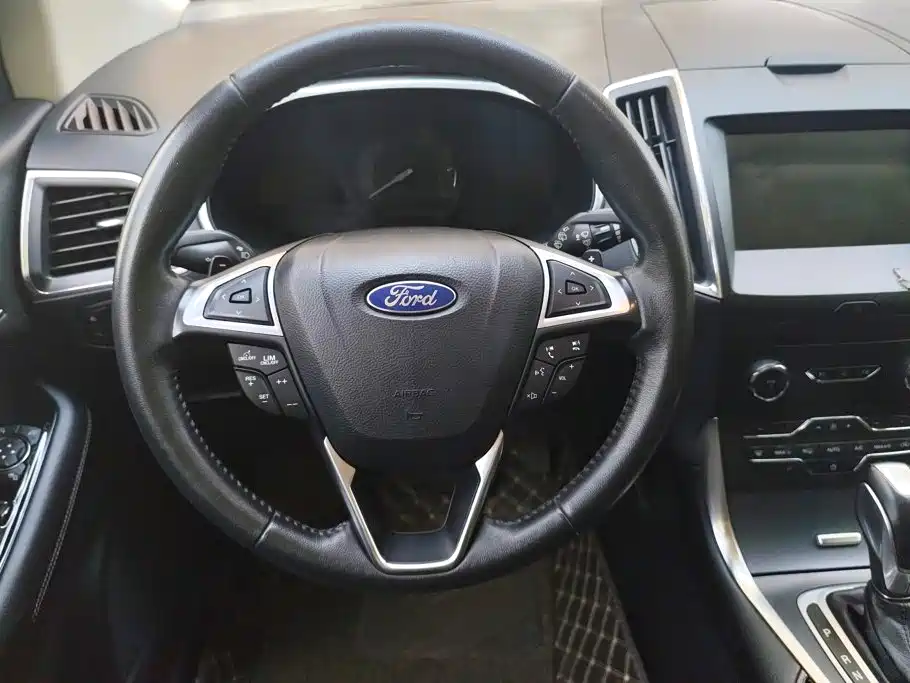 Ford Edge 2017 — фото 15