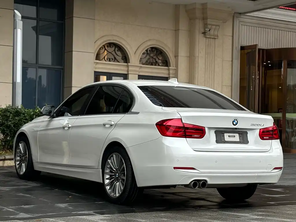 BMW 3 Series 2019 — фото 12