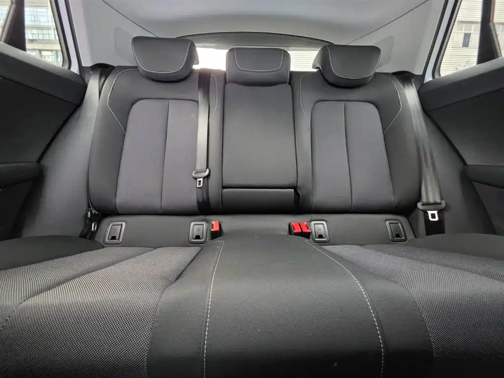 Audi Q2L 2021 — фото 15