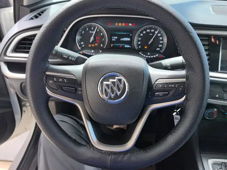 Buick Excelle 2022 — фото 15