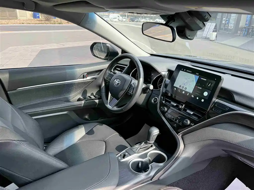 Toyota Camry 2023 — фото 12