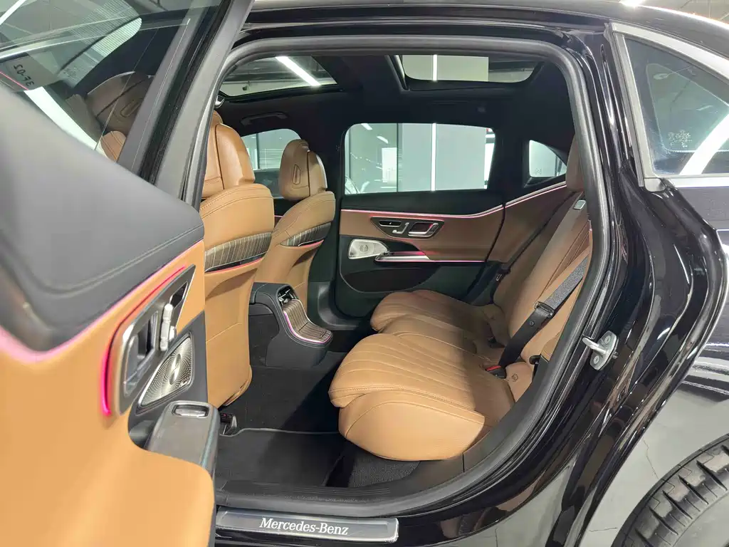 Mercedes-Benz E-Class 2025 — фото 19