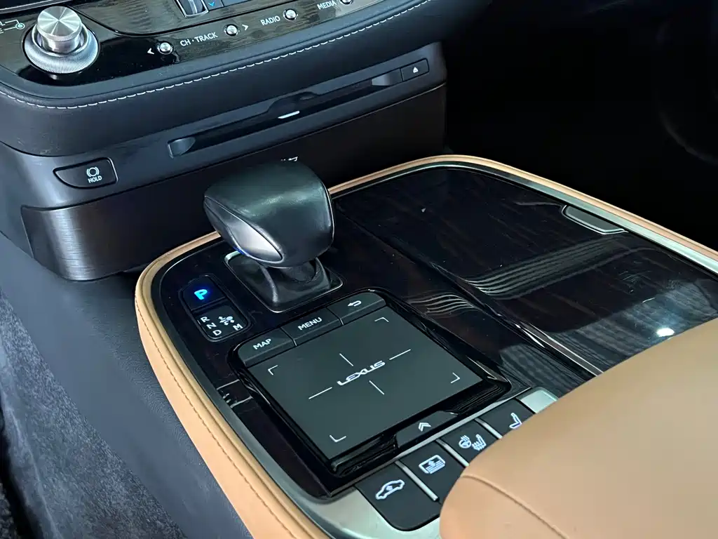 Lexus LS 2021 — фото 13