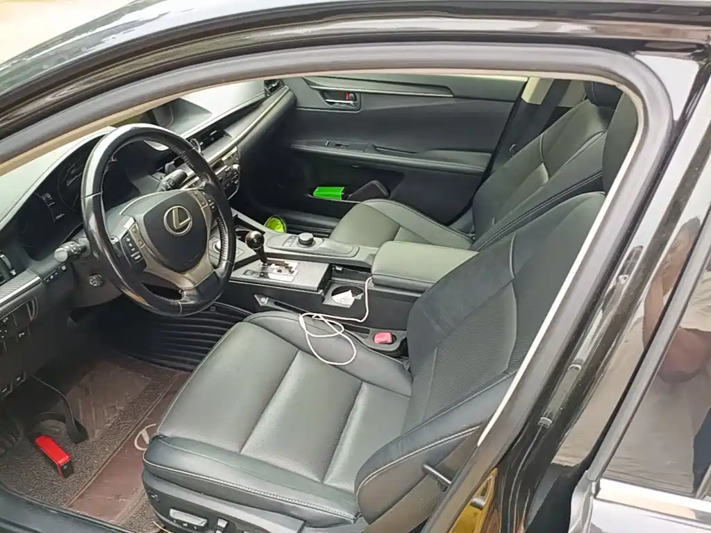 Lexus ES 2015 — фото 15