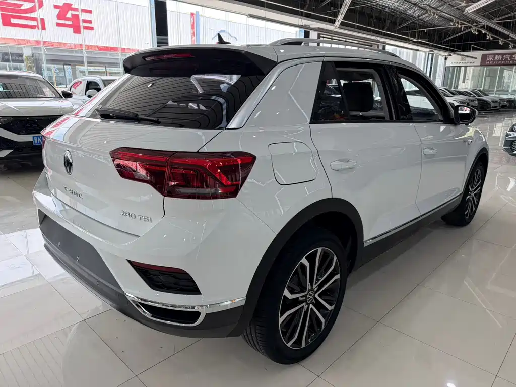 Volkswagen T-Roc 2023 — фото 12
