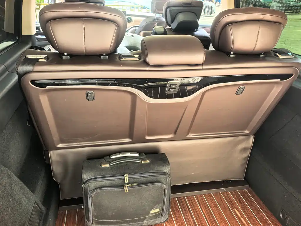Mercedes-Benz V-Class 2023 — фото 8