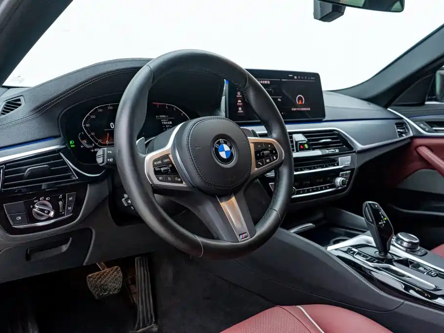 BMW 5 Series 2022 — фото 11
