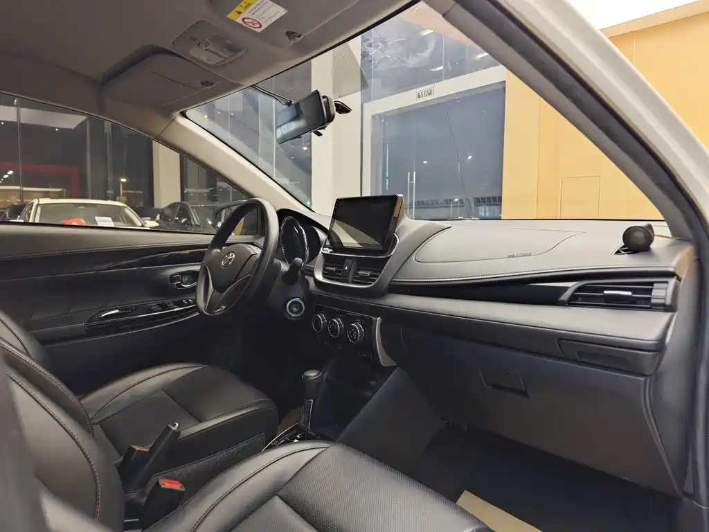 Toyota Yaris L 2020 — фото 31