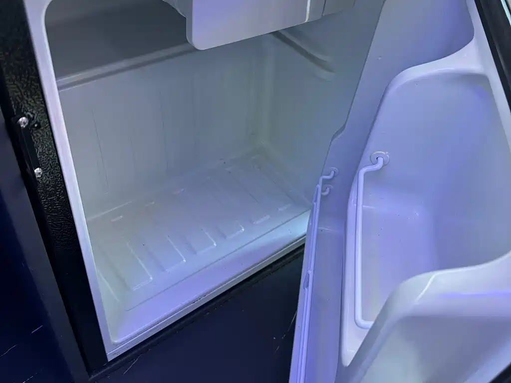Toyota Hiace 2023 — фото 16