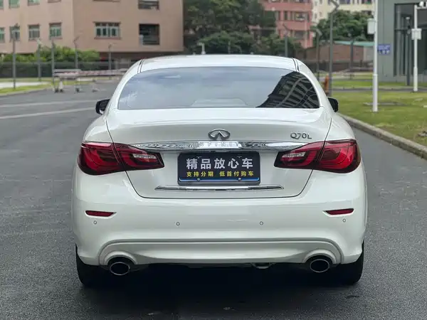 Infiniti Q70 2016
