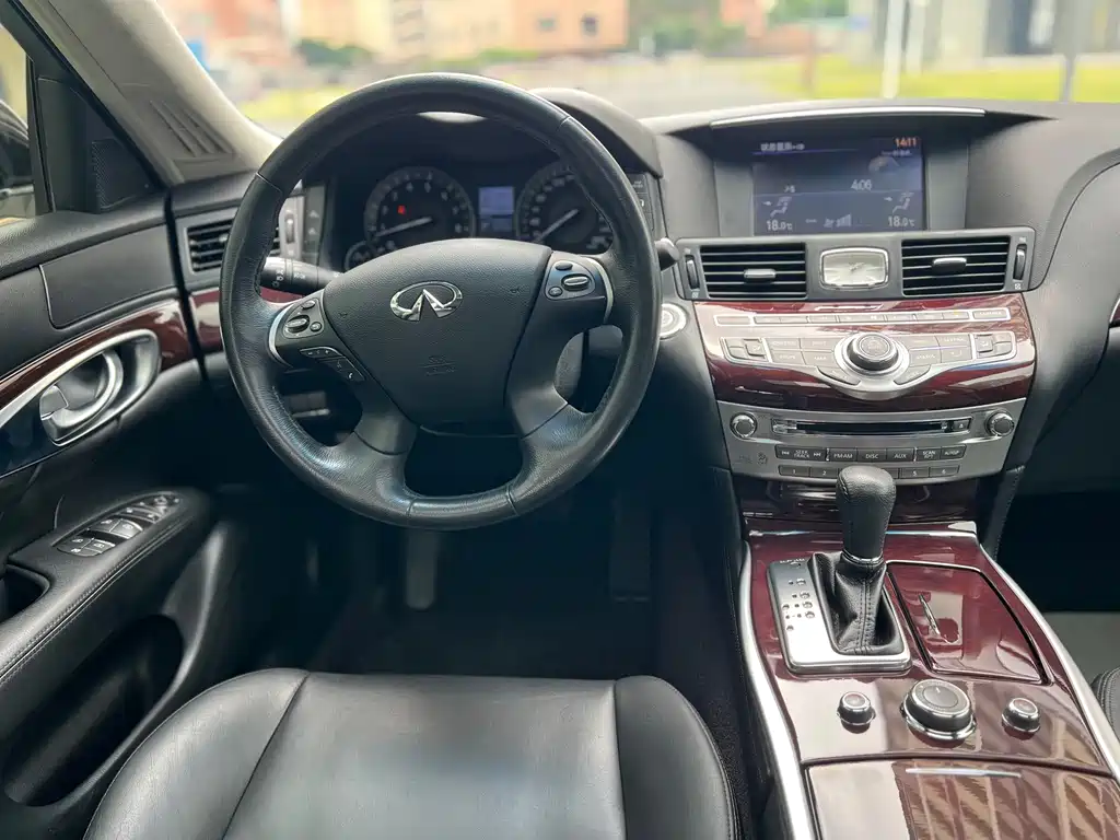 Infiniti Q70 2016 — фото 11