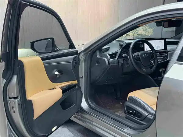 Lexus ES 2024