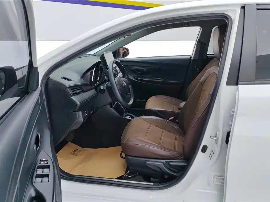 Toyota Yaris L 2020 — фото 9
