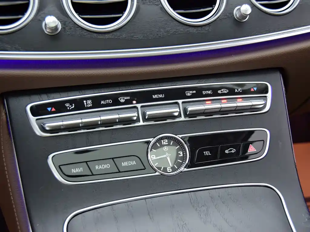 Mercedes-Benz E-Class 2019 — фото 16