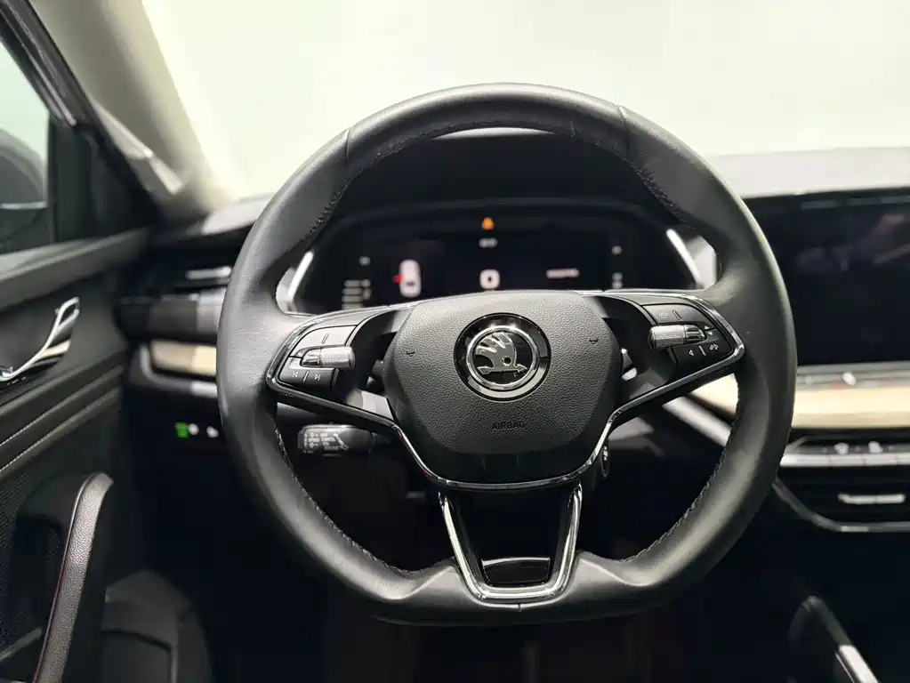 Skoda Octavia 2022 — фото 10