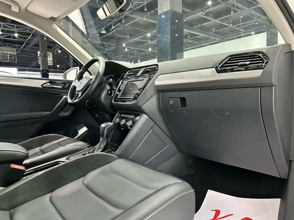 Volkswagen Tiguan L 2018 — фото 12