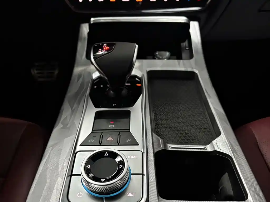 Jetour X70 PLUS 2022 — фото 17
